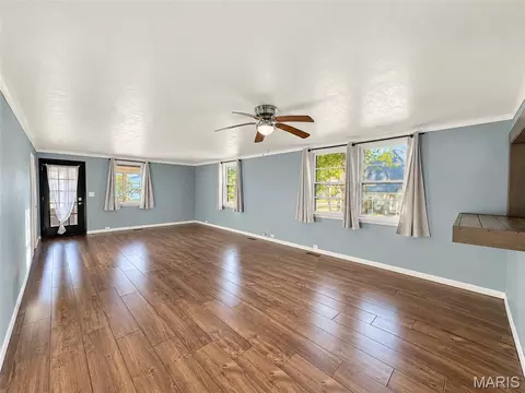 Living - 315 E Washington St, Cuba, MO 65453 photo 1 of 3