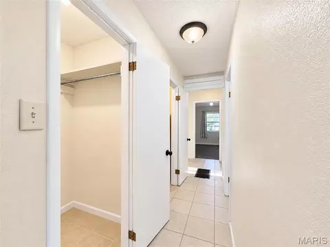 Entry Way - 315 E Washington St, Cuba, MO 65453 photo 1 of 2