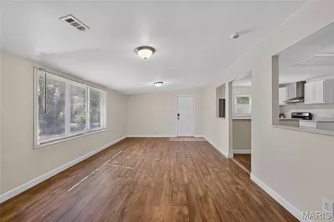 Living - 118 Paul Ave, Ferguson, MO 63135 photo 6 of 6