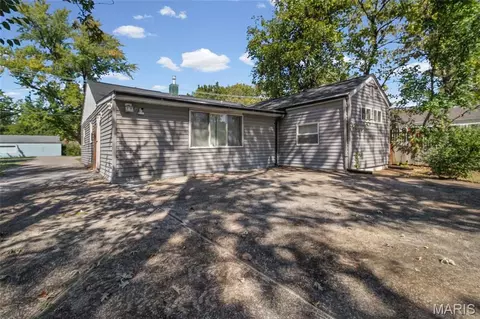 Exterior - 118 Paul Ave, Ferguson, MO 63135 photo 4 of 7