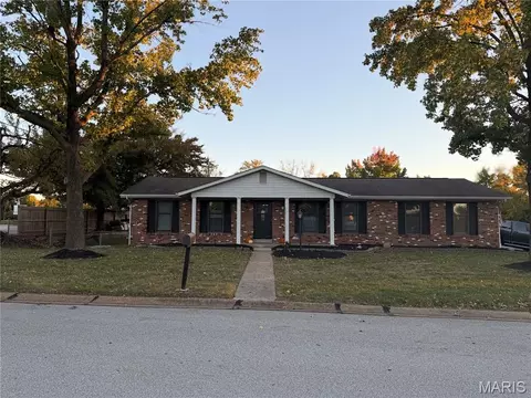 2 Country Farm Blvd, Saint Peters, MO 63376