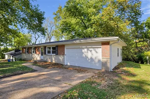 12025 Lavida Ave, Saint Louis, MO 63138
