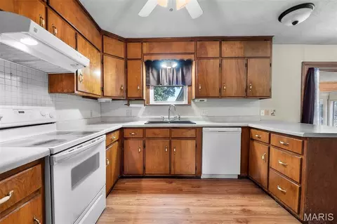 Kitchen - 514 Dean, Matthews, MO 63867 photo 2 of 2