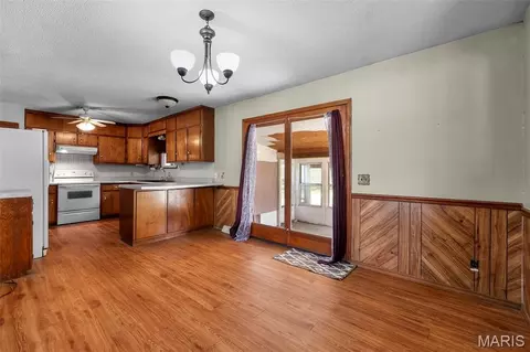 Dining - 514 Dean, Matthews, MO 63867 photo 1 of 1