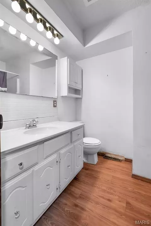 Bath - 514 Dean, Matthews, MO 63867 photo 1 of 2