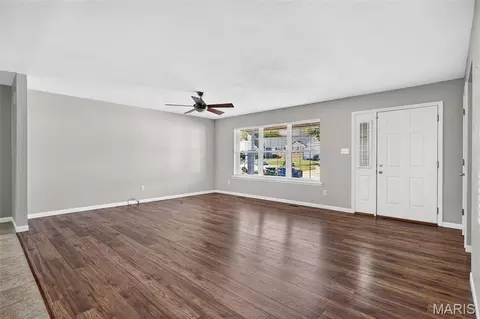Living - 1216 Shingle Oak Ct, Troy, MO 63379 photo 1 of 6