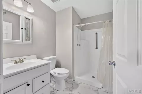 Bath - 1216 Shingle Oak Ct, Troy, MO 63379 photo 1 of 3