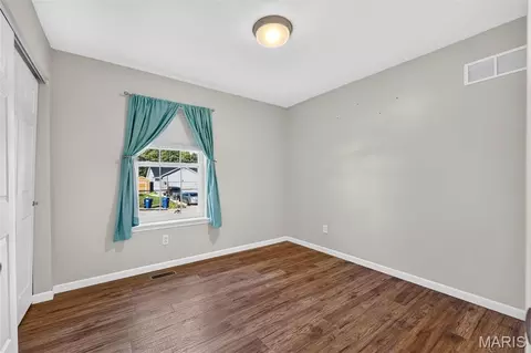 Bedroom - 1216 Shingle Oak Ct, Troy, MO 63379 photo 2 of 3