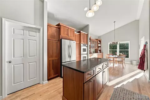 Kitchen - 122 Echo Lake Cir, Eureka, MO 63025 photo 5 of 5