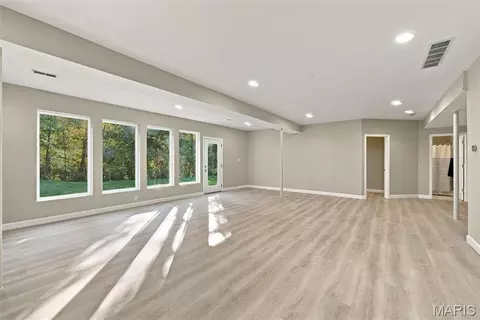 Living - 122 Echo Lake Cir, Eureka, MO 63025 photo 6 of 6