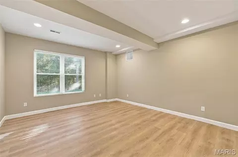 Living - 122 Echo Lake Cir, Eureka, MO 63025 photo 5 of 6