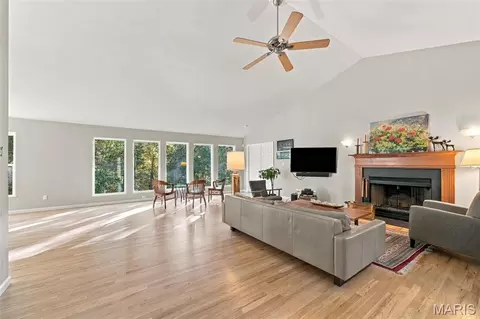Living - 122 Echo Lake Cir, Eureka, MO 63025 photo 3 of 6
