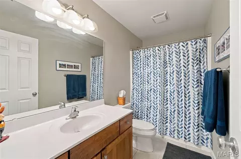 Bath - 122 Echo Lake Cir, Eureka, MO 63025 photo 5 of 7