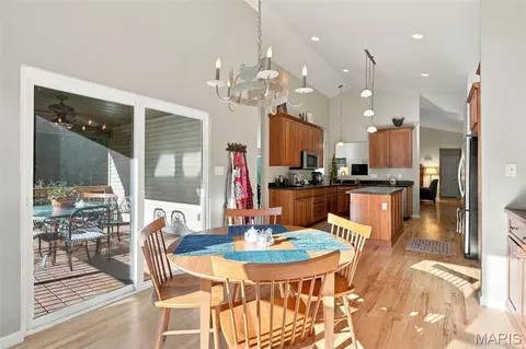 Dining - 122 Echo Lake Cir, Eureka, MO 63025 photo 3 of 3