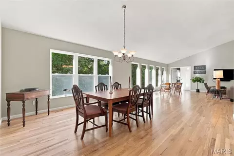 Dining - 122 Echo Lake Cir, Eureka, MO 63025 photo 1 of 3