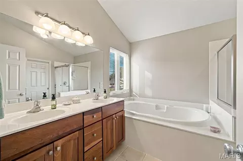 Bath - 122 Echo Lake Cir, Eureka, MO 63025 photo 1 of 7