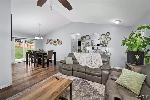Entry Way - 353 Dry Fork Xing, Warrenton, MO 63383 photo 3 of 6