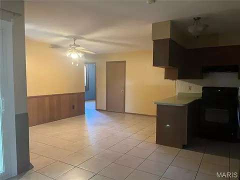 Living - 1008 Nancy Dr, O'fallon, IL 62269 photo 1 of 1