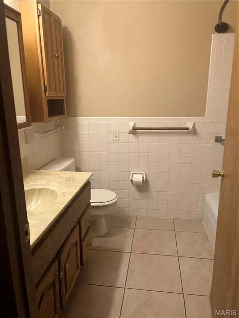 Bath - 1008 Nancy Dr, O'fallon, IL 62269 photo 1 of 3