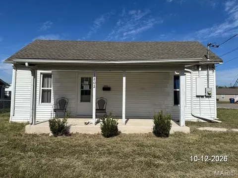 1202 W Locust St, Bowling Green, MO 63334