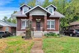 8209 Saint Charles Ln, Saint Louis, MO 63114