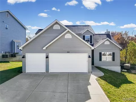 302 Wolf Pack Dr, Imperial, MO 63052