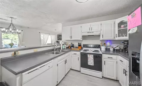 Kitchen - 13640 Tassel Rd, Saint Robert, MO 65584 photo 1 of 1