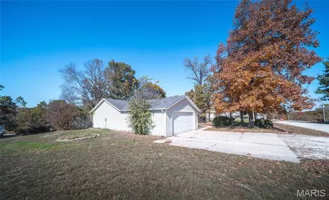 Exterior - 13640 Tassel Rd, Saint Robert, MO 65584 photo 7 of 9