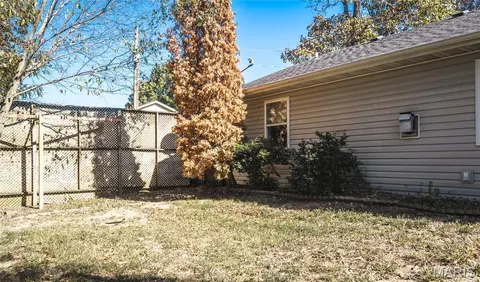 Exterior - 13640 Tassel Rd, Saint Robert, MO 65584 photo 3 of 9