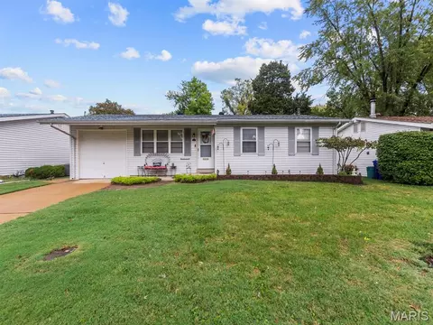 975 Sherman Ln, Florissant, MO 63031