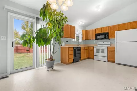 Kitchen - 28 Aster Dr, Wright City, MO 63390 photo 1 of 2