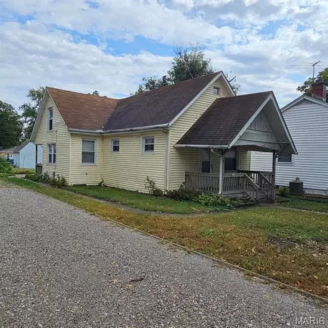 Exterior - 6 N Smith St, Smithton, IL 62285 photo 2 of 3