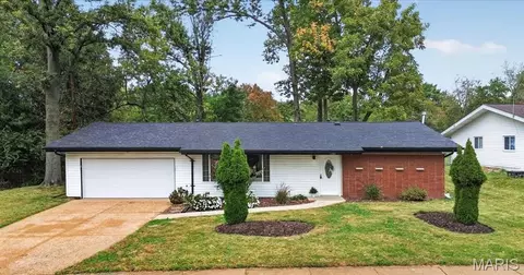 12453 Westport Dr, Saint Louis, MO 63146