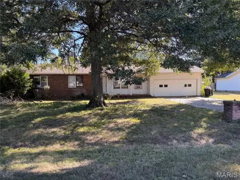 5 Charles Dr, Sikeston, MO 63801