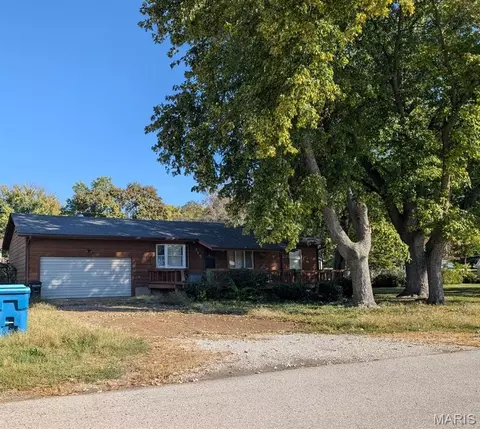 315 Woodland Ave, Wood River, IL 62095