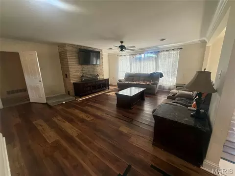 Living - 2707 N Service Rd, Saint Clair, MO 63077 photo 3 of 4