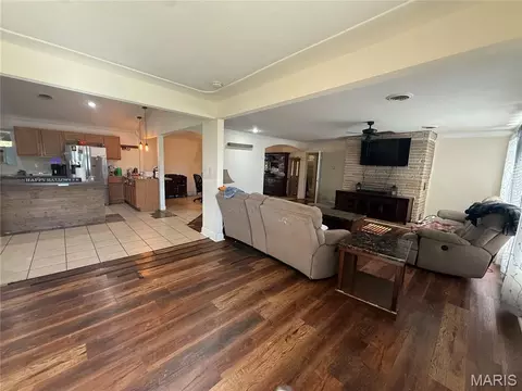 Living - 2707 N Service Rd, Saint Clair, MO 63077 photo 1 of 4