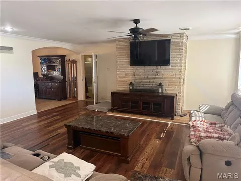 Living - 2707 N Service Rd, Saint Clair, MO 63077 photo 2 of 4