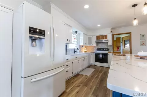 Kitchen - 2017 Valley View Rd, Mexico, MO 65265 photo 6 of 8