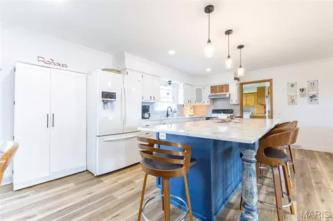 Kitchen - 2017 Valley View Rd, Mexico, MO 65265 photo 8 of 8