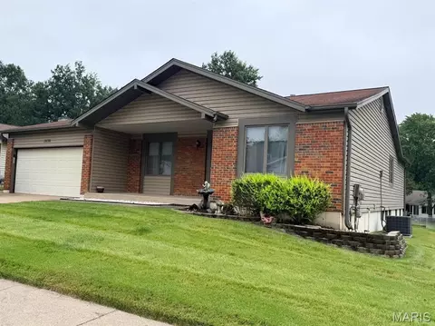 1030 Timberwood Trails Dr, Florissant, MO 63031