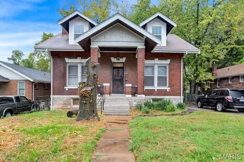 8209 Saint Charles Ln, Saint Louis, MO 63114