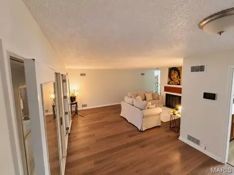 Living - 406 Washington St, Malden, MO 63863 photo 2 of 2