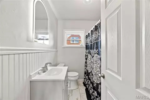 Bath - 405 W 9th St, Hermann, MO 65041 photo 2 of 2