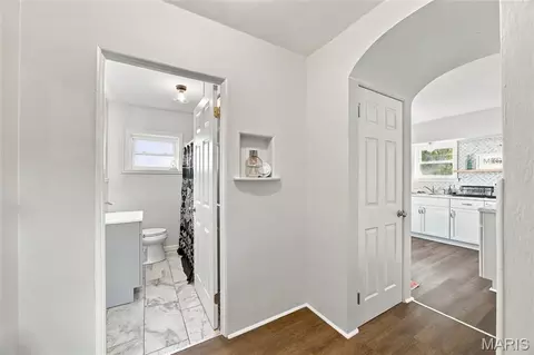 Entry Way - 405 W 9th St, Hermann, MO 65041 photo 4 of 4