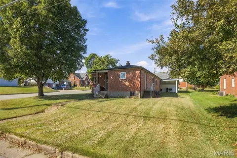 Exterior - 405 W 9th St, Hermann, MO 65041 photo 4 of 14