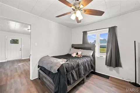 Bedroom - 405 W 9th St, Hermann, MO 65041 photo 5 of 7