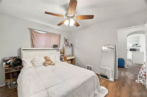 Bedroom - 405 W 9th St, Hermann, MO 65041 photo 6 of 7