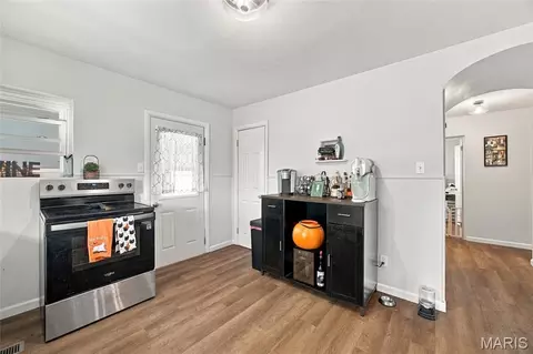 Entry Way - 405 W 9th St, Hermann, MO 65041 photo 1 of 4