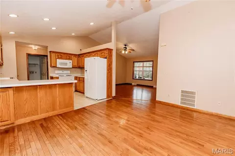 Living - 11550 Cherry Rd, Dixon, MO 65459 photo 5 of 5